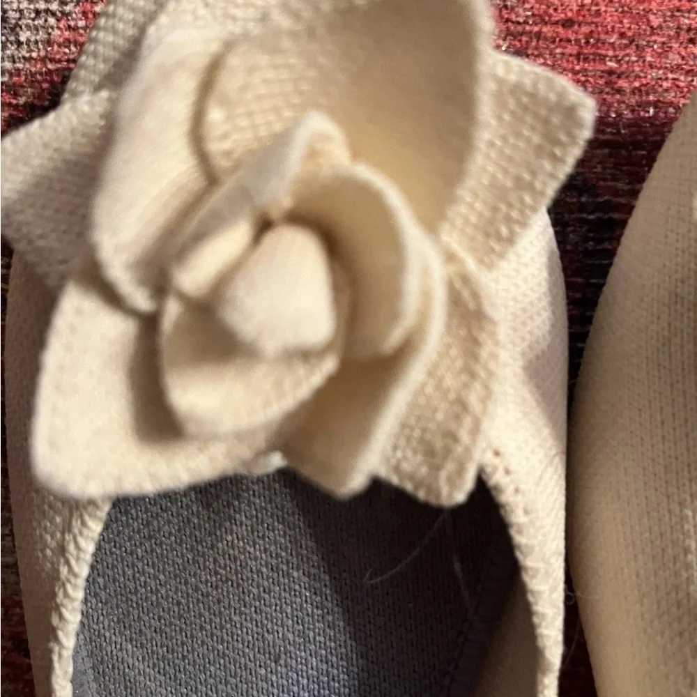 Rothy's Ivory Flats the Petal 8.5 flower - Picture 3 of 4